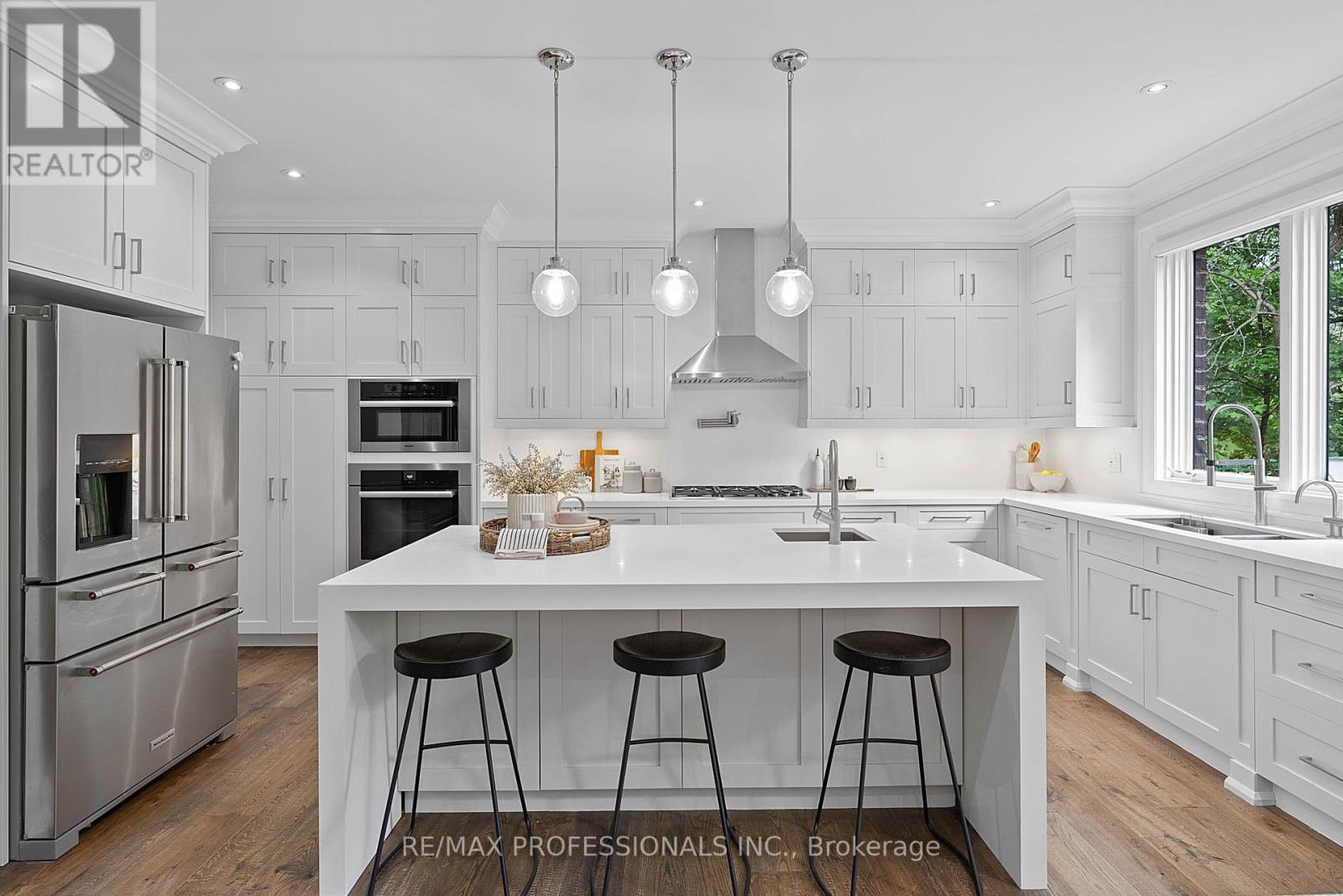 146 THOMPSON AVENUE - 12