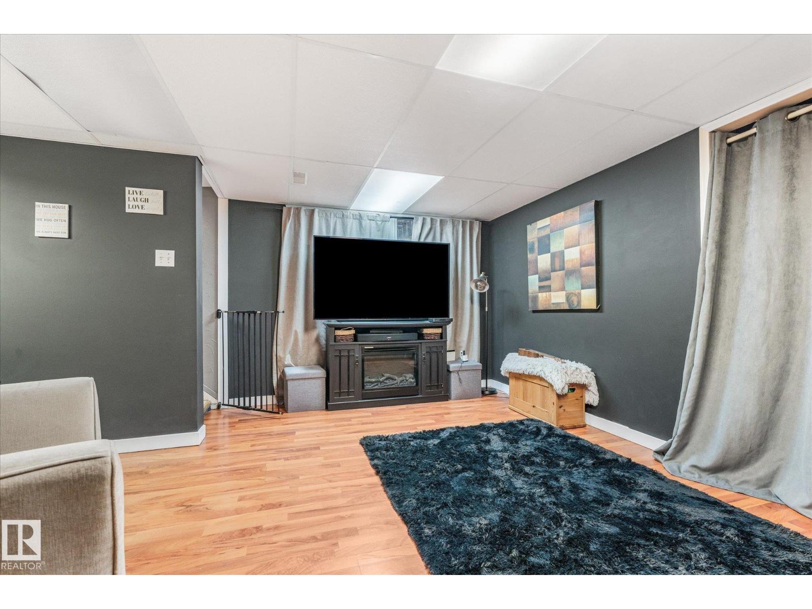 4759 48 ST - 32