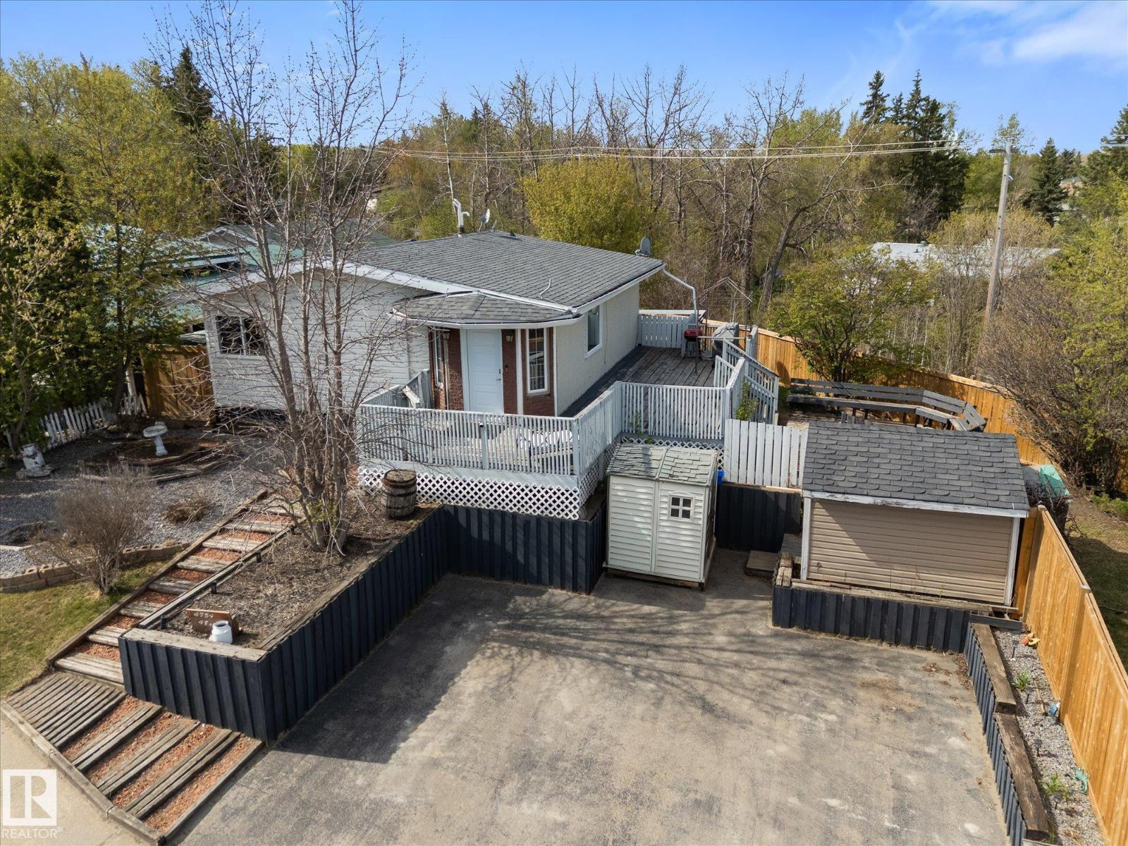 4759 48 ST - 52