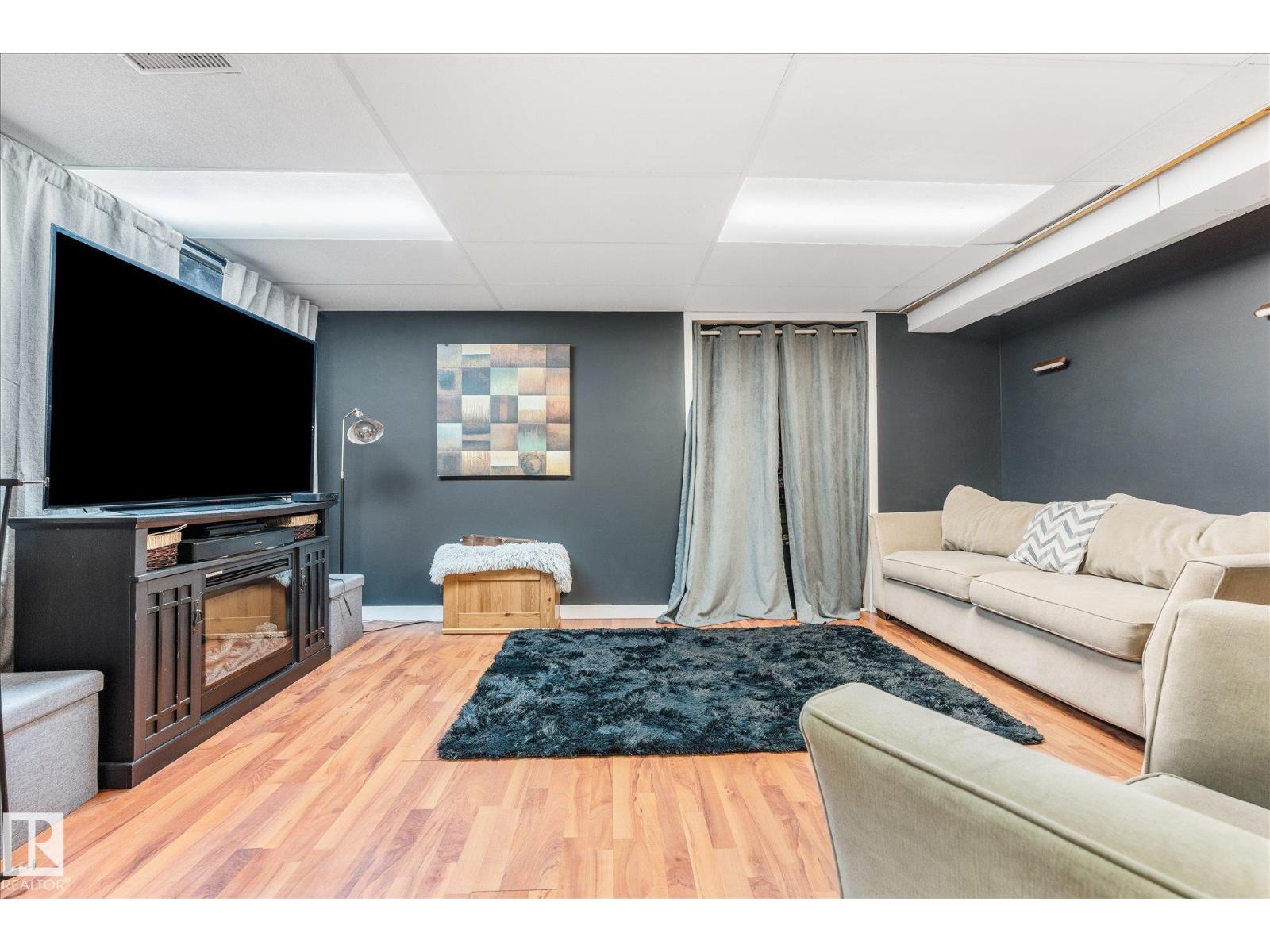 4759 48 ST - 30