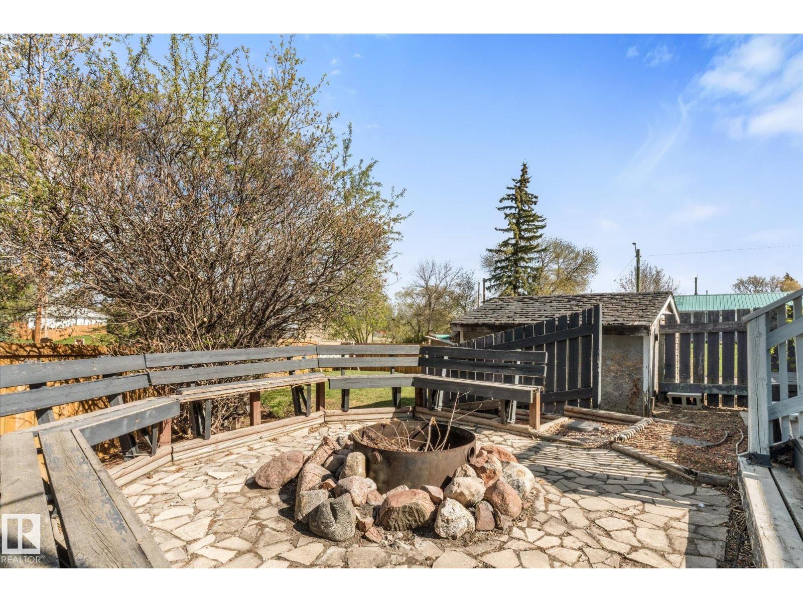 4759 48 ST - 48