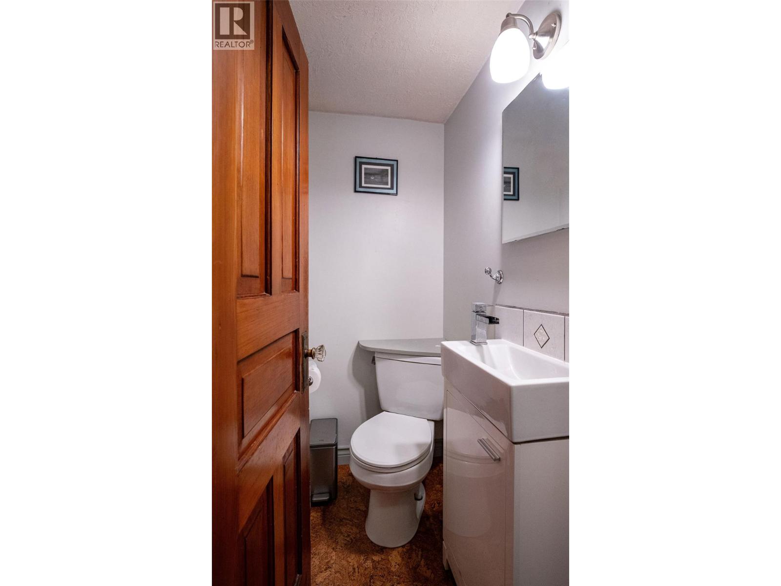 403 Fifth Street E, Revelstoke