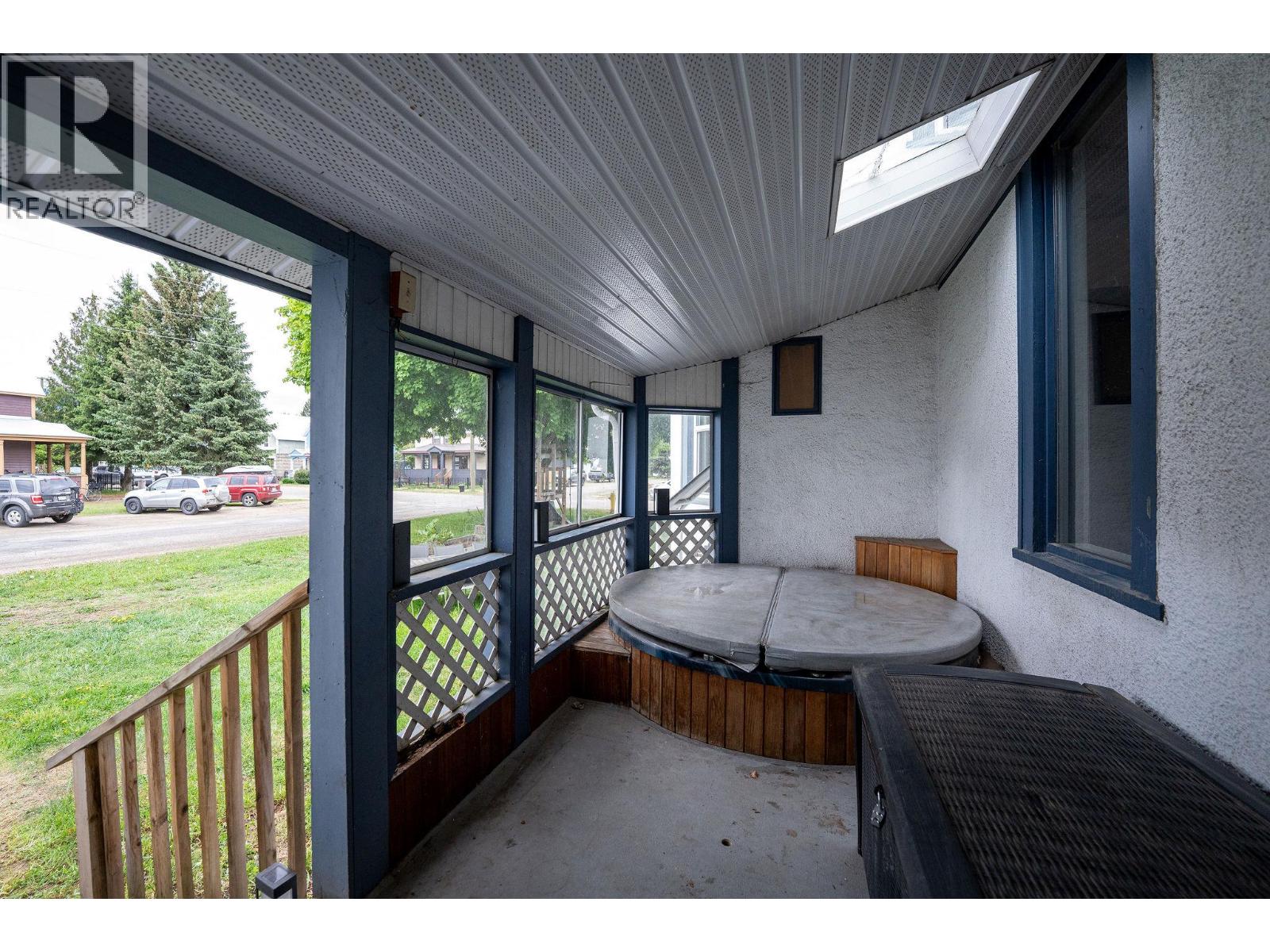 403 Fifth Street E, Revelstoke