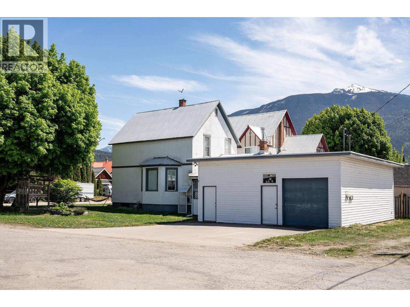 403 Fifth Street E, Revelstoke