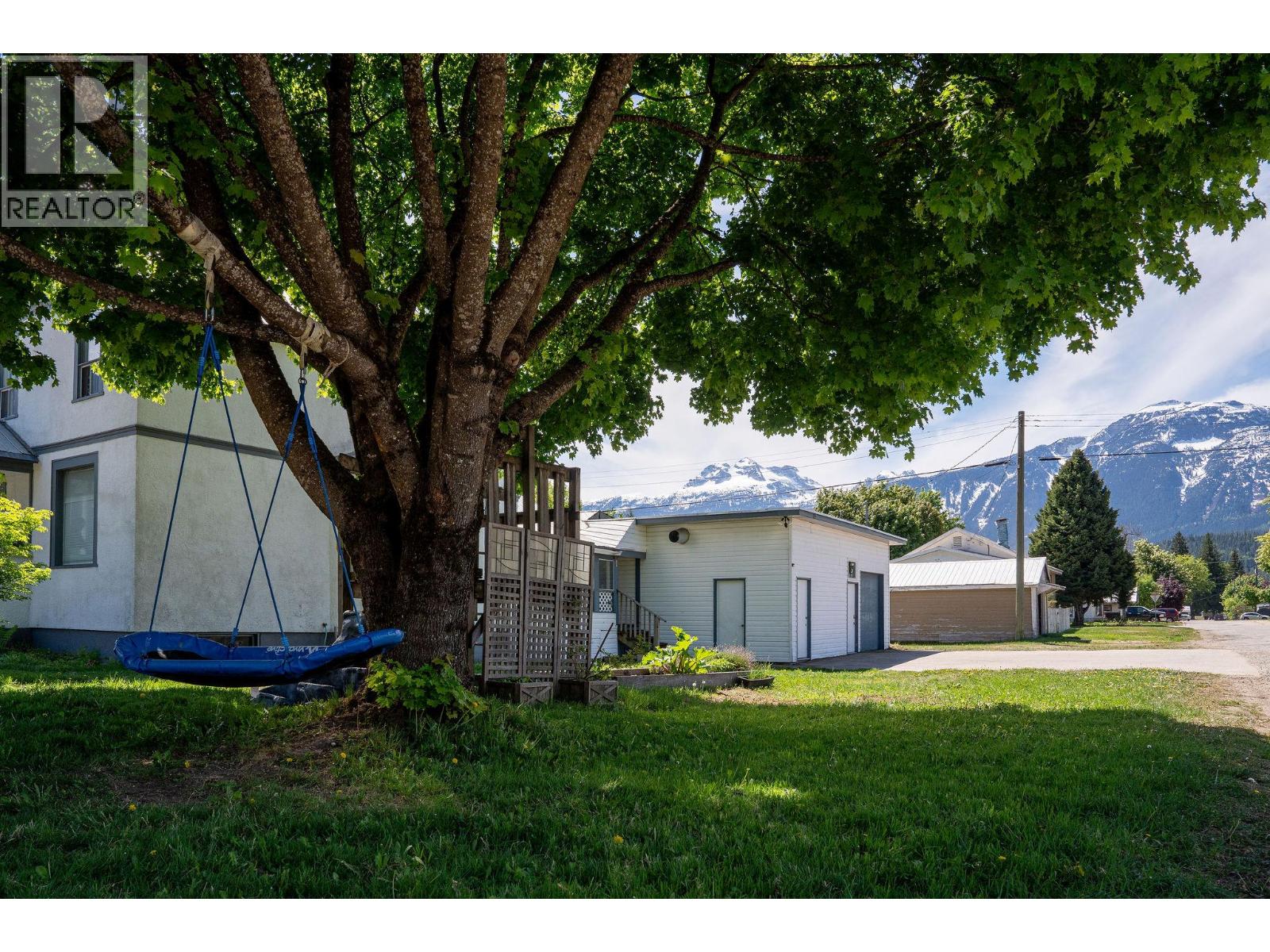403 Fifth Street E, Revelstoke