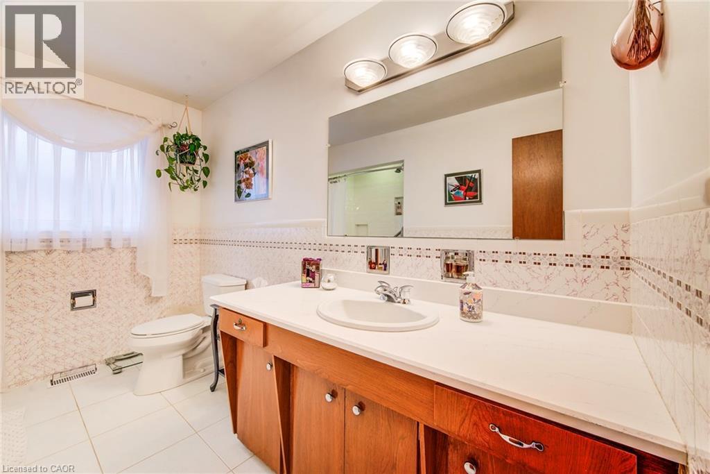 18 QUEENSTON Crescent - 21