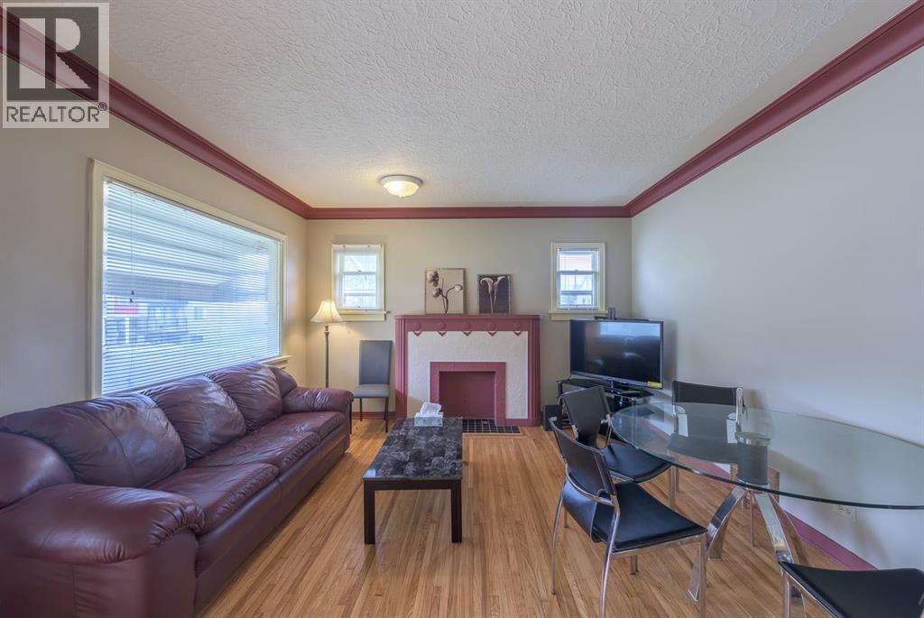 202 15 Avenue NE - 3