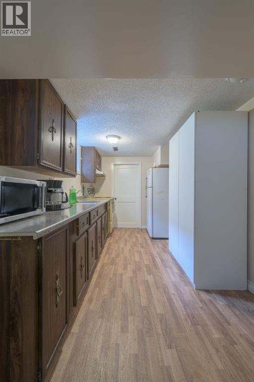 202 15 Avenue NE - 7
