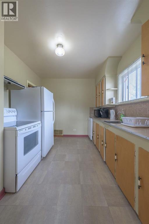 202 15 Avenue NE - 12