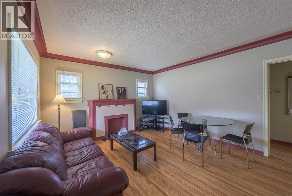 202 15 Avenue NE - 4