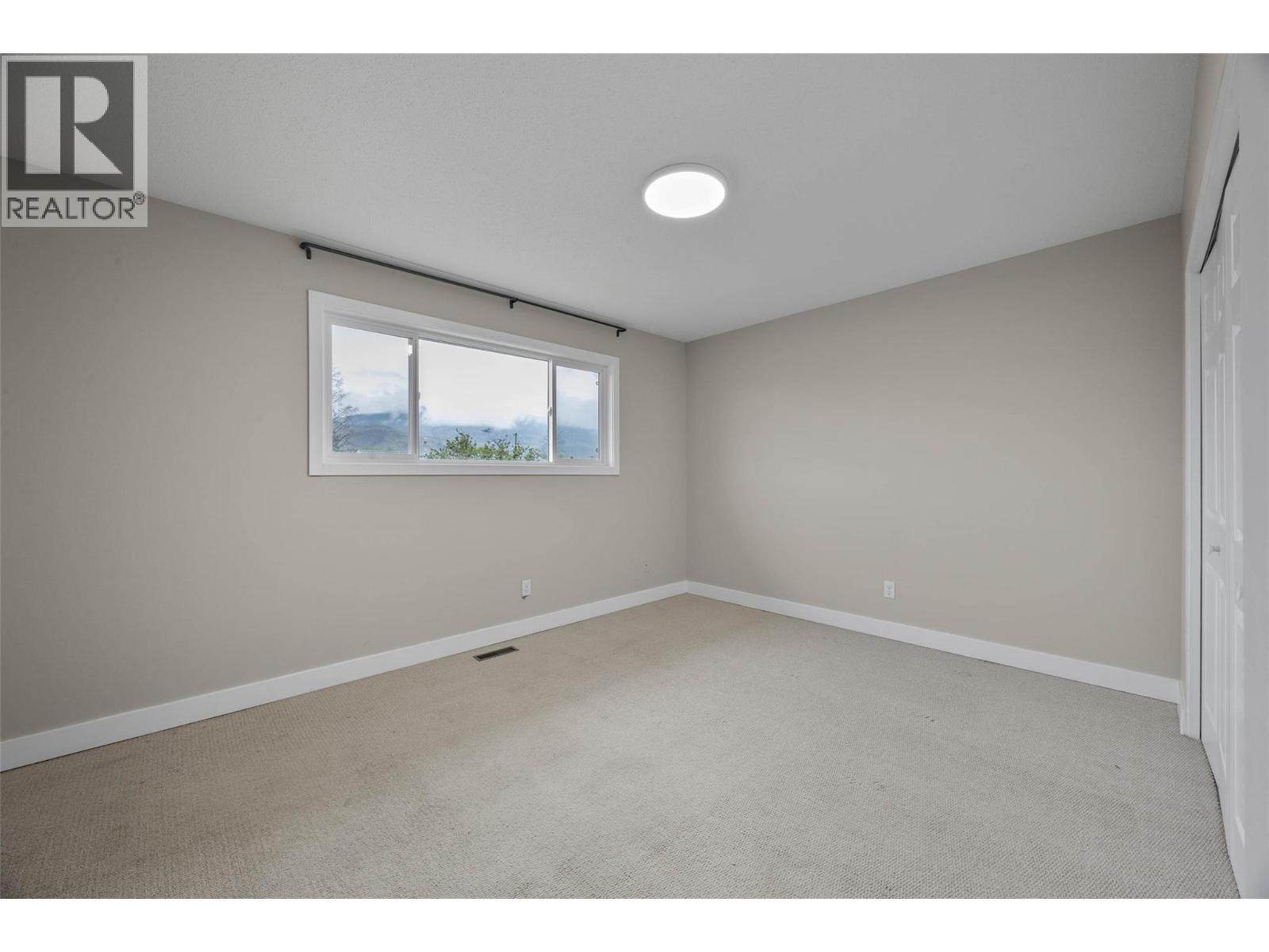 #17 800 Valhalla Drive - 9
