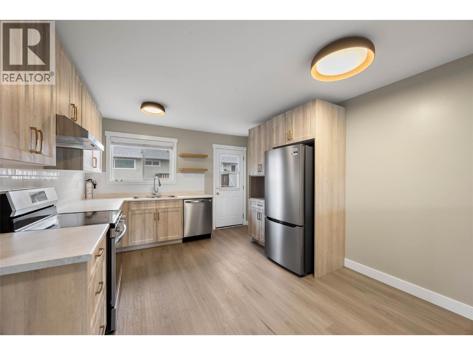 #17 800 Valhalla Drive - 4