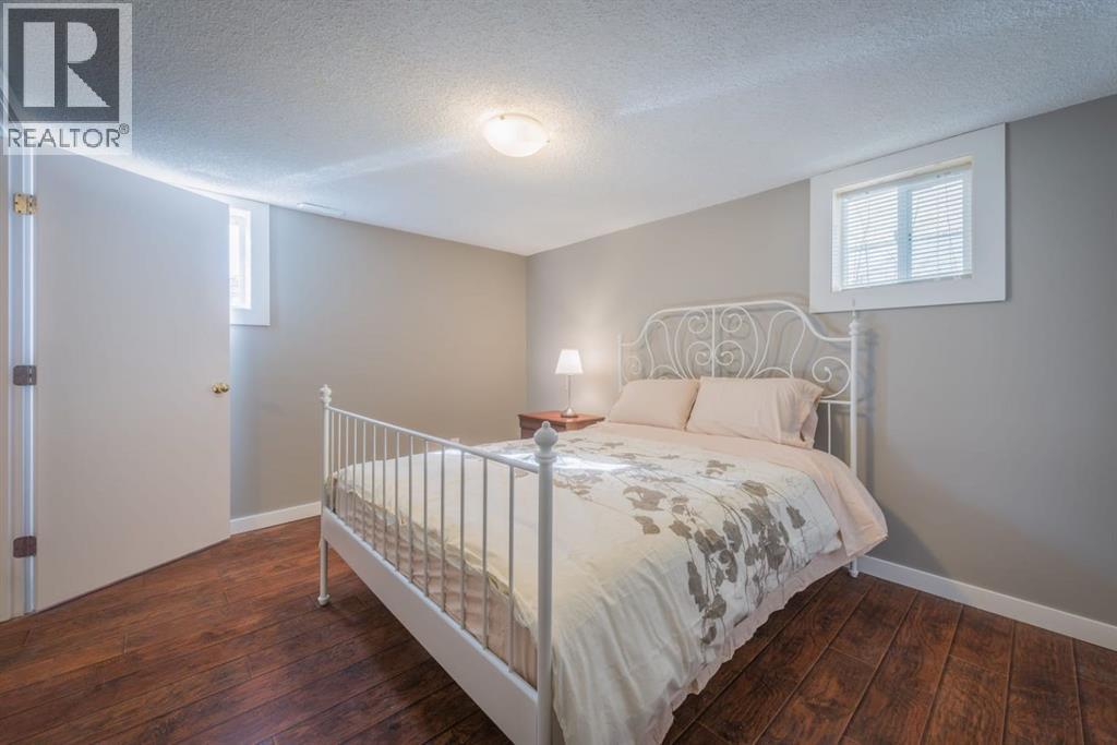 206 15 Avenue NE - 11