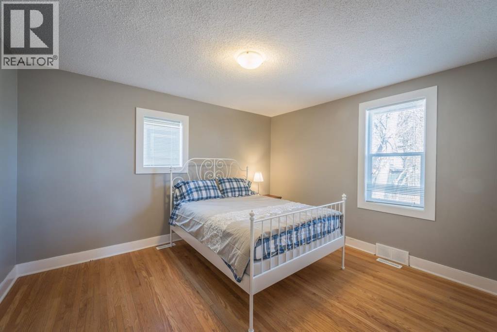 206 15 Avenue NE - 12