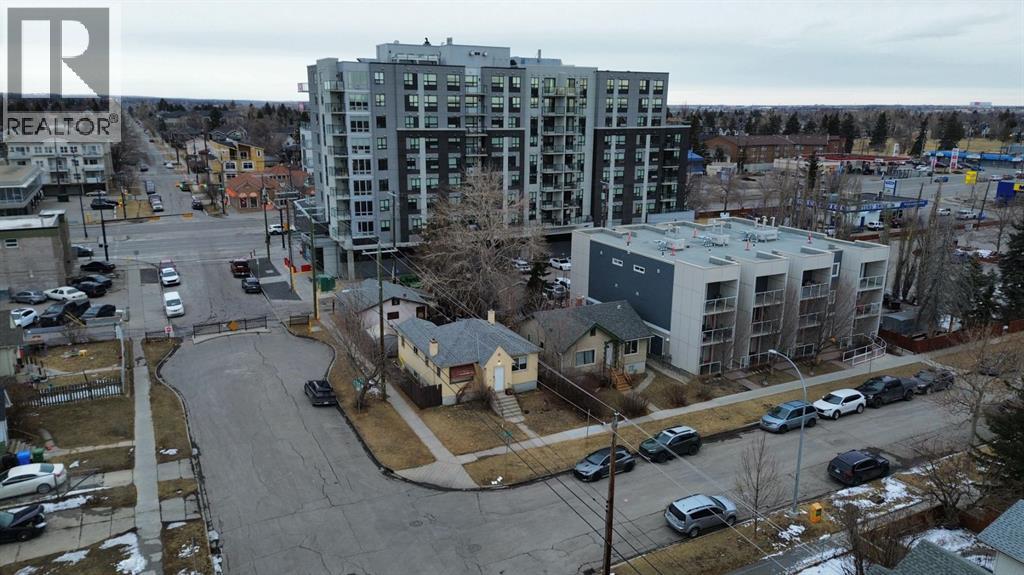 206 15 Avenue NE - 1