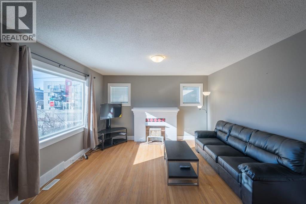 206 15 Avenue NE - 4