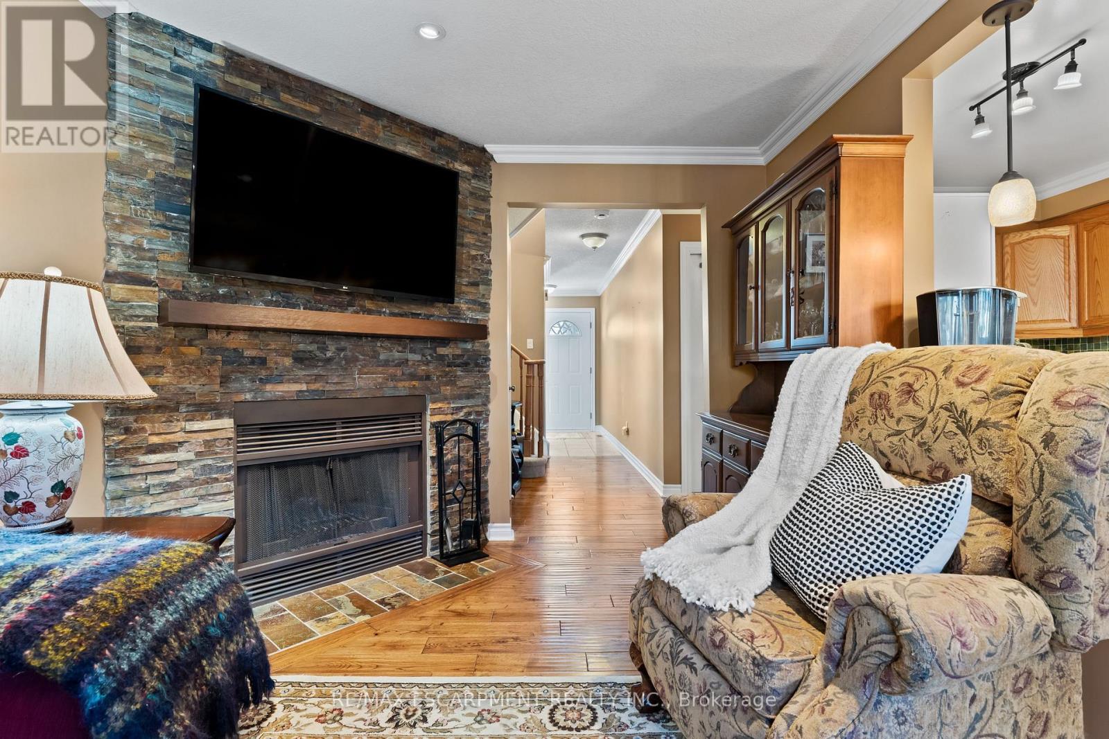 #16 79 BRAEHEID AVENUE - 11