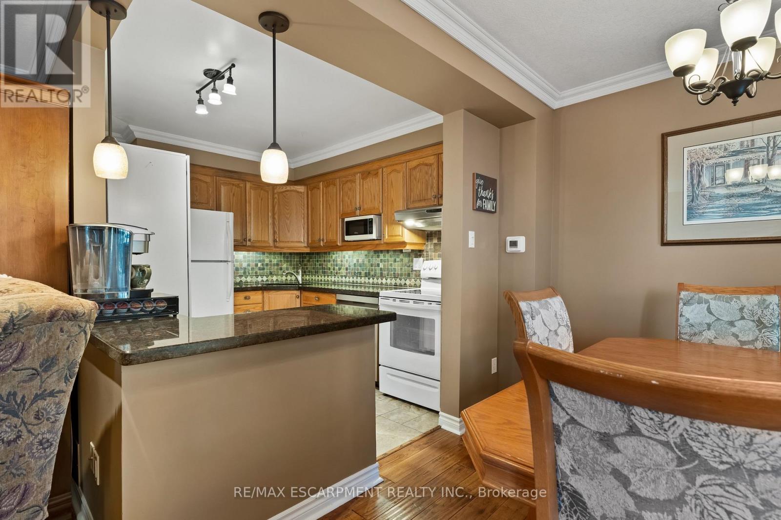 #16 79 BRAEHEID AVENUE - 16