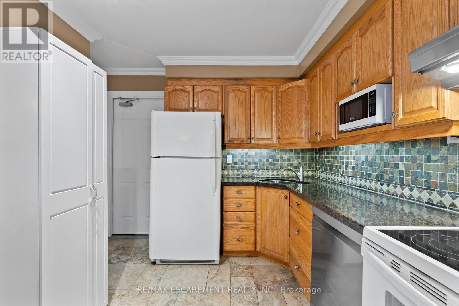 #16 79 BRAEHEID AVENUE - 17