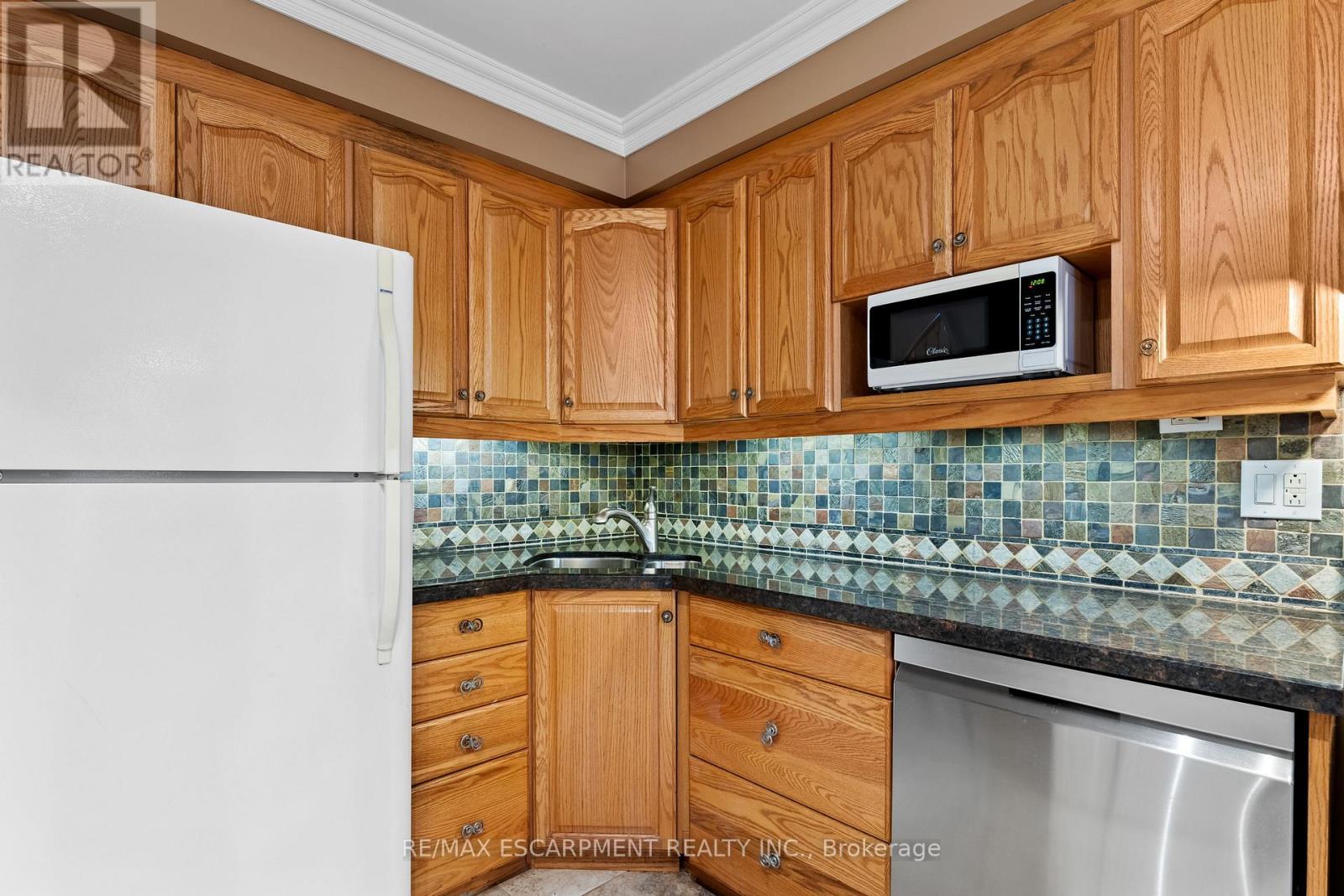 #16 79 BRAEHEID AVENUE - 18