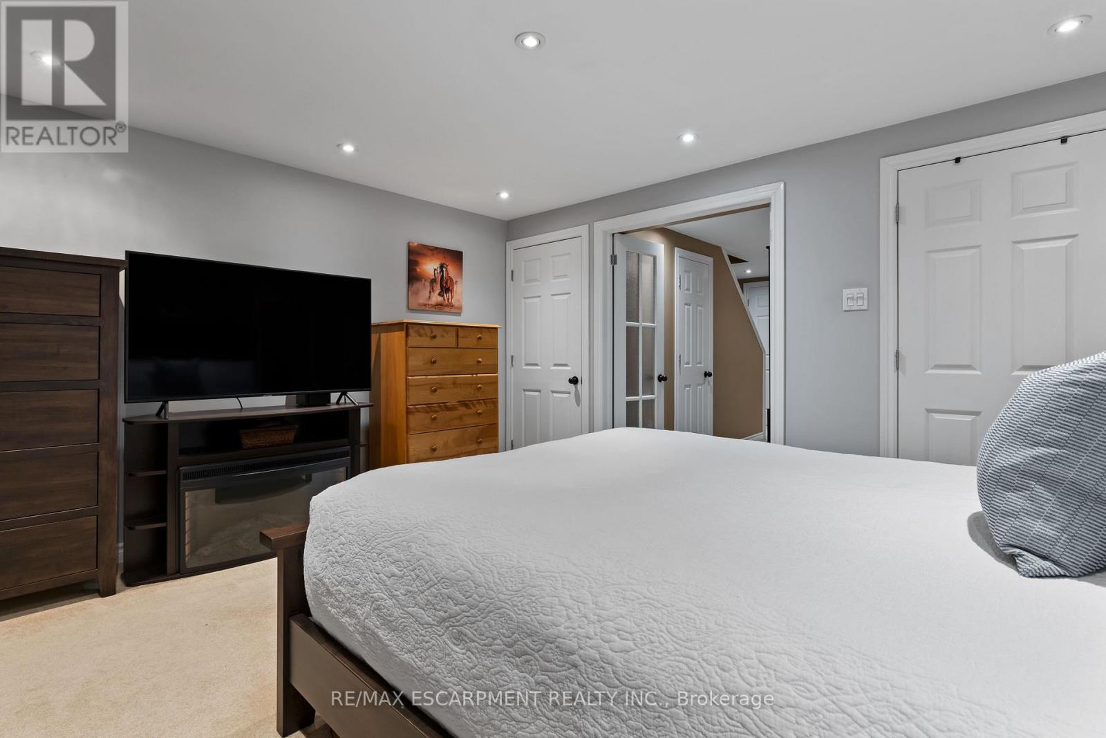 #16 79 BRAEHEID AVENUE - 32