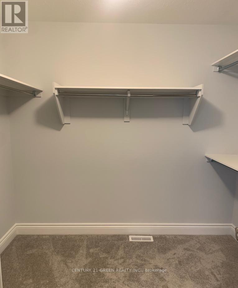 136 YEARLING CIRCLE - 14