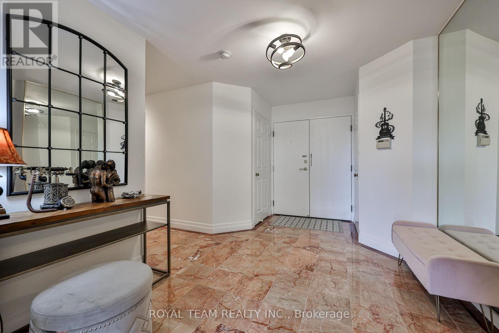 #C-PH 10 211 SAINT PATRICK STREET - 10