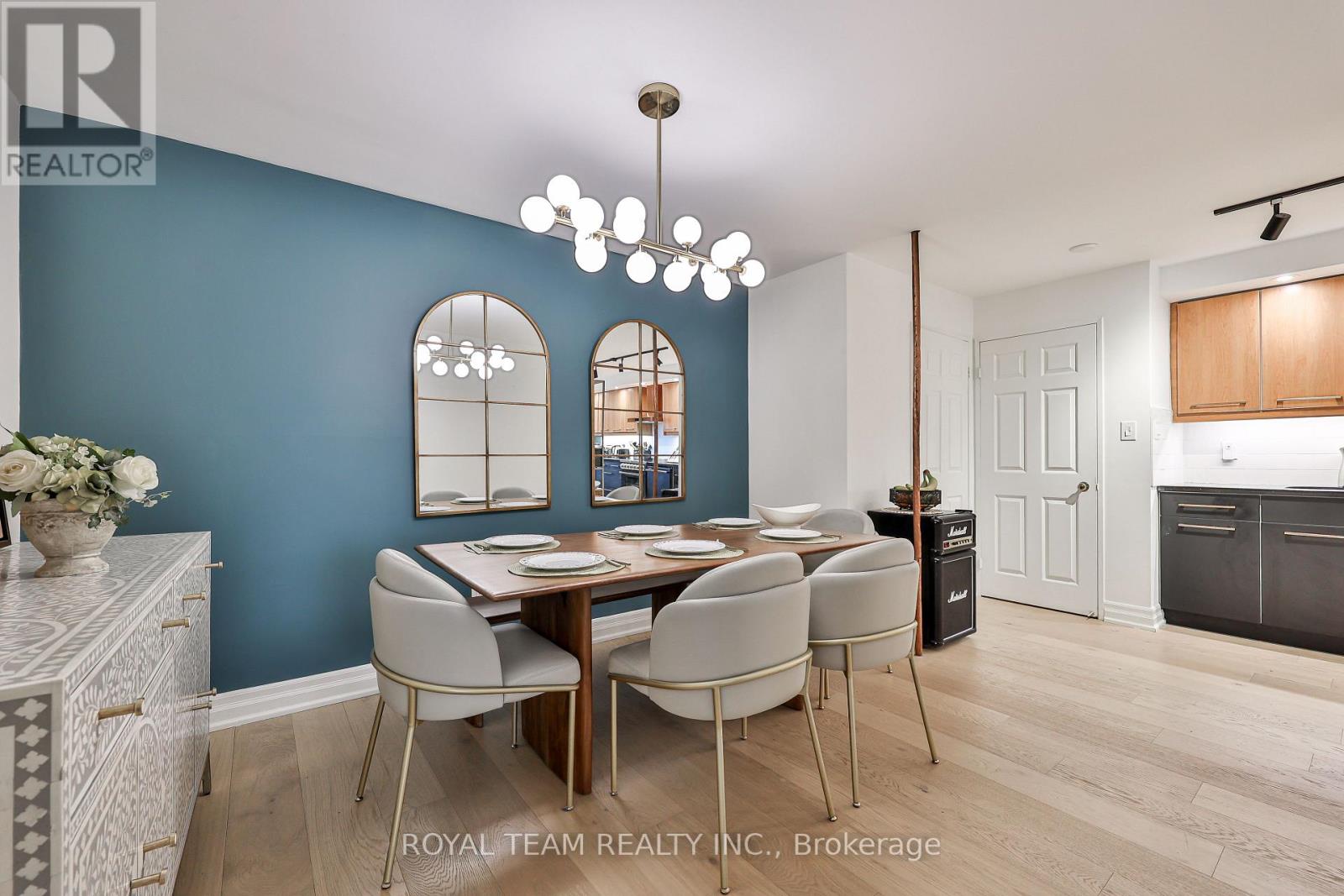 #C-PH 10 211 SAINT PATRICK STREET - 26