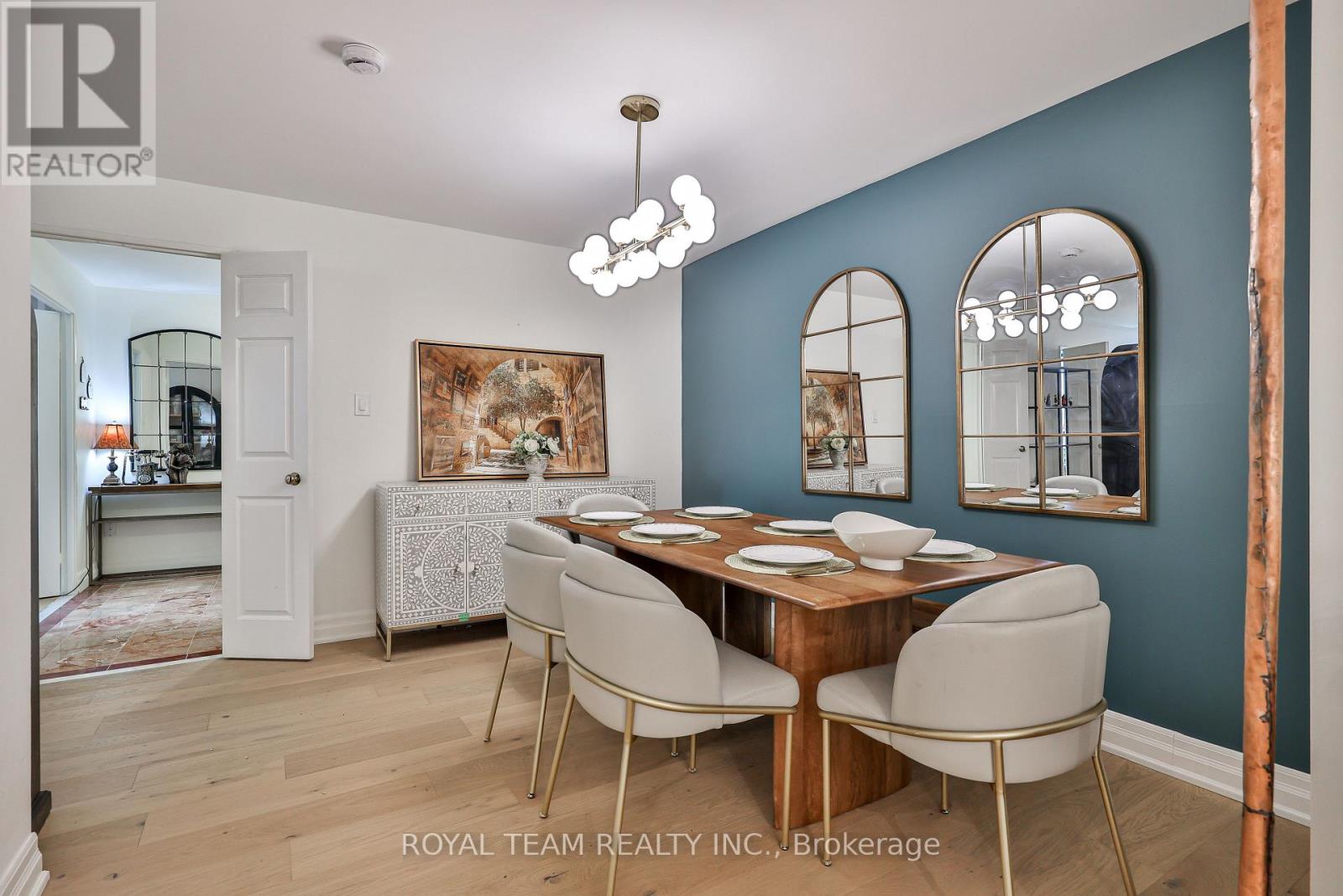 #C-PH 10 211 SAINT PATRICK STREET - 27
