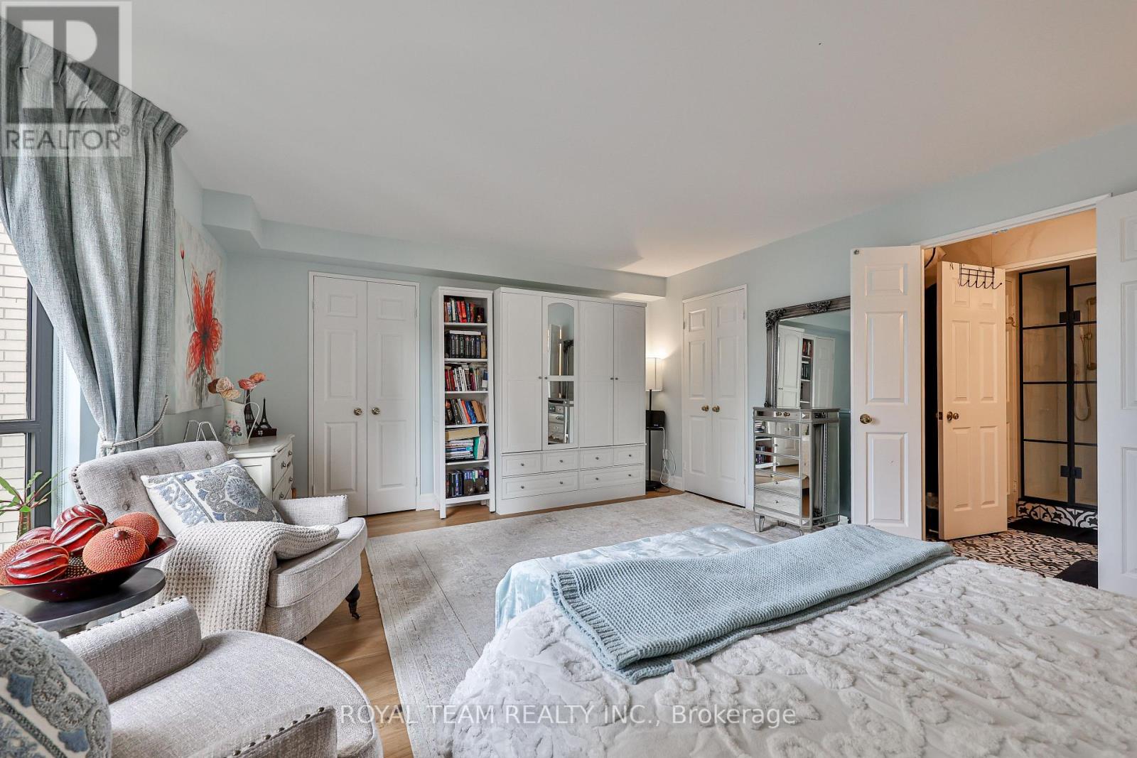 #C-PH 10 211 SAINT PATRICK STREET - 33