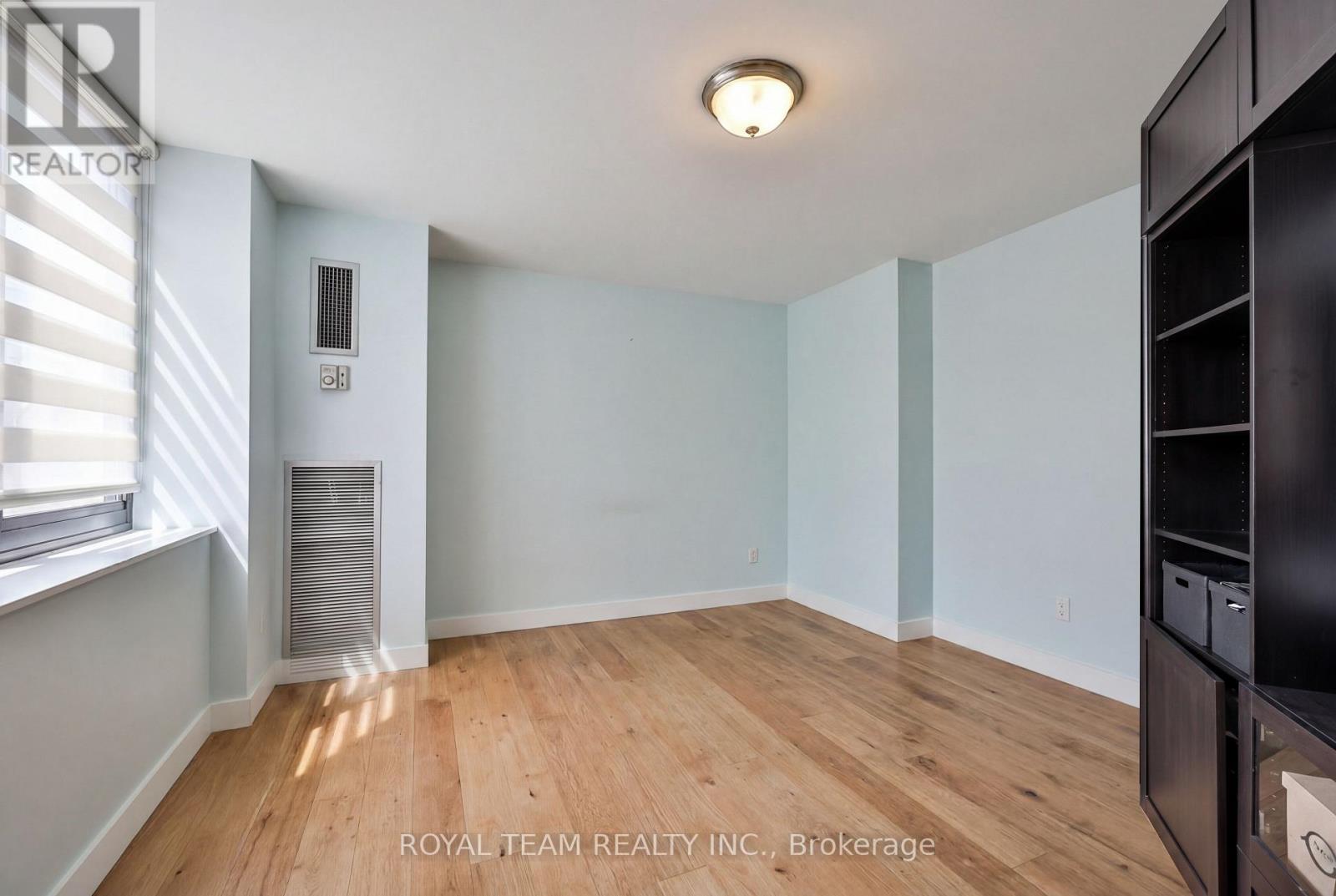 #C-PH 10 211 SAINT PATRICK STREET - 40