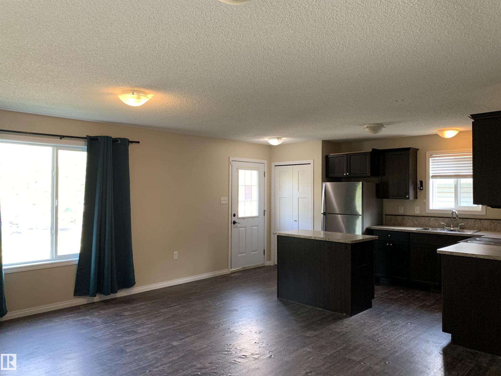 11824 93 ST NW - 10