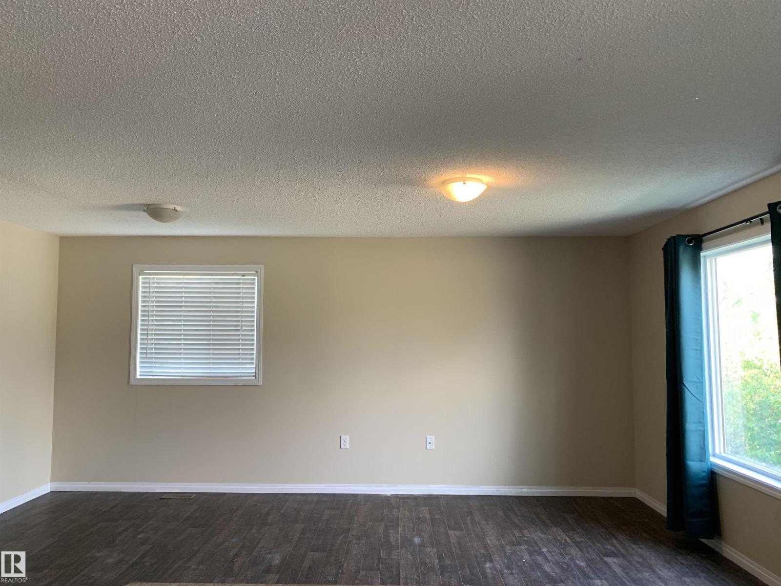 11824 93 ST NW - 8
