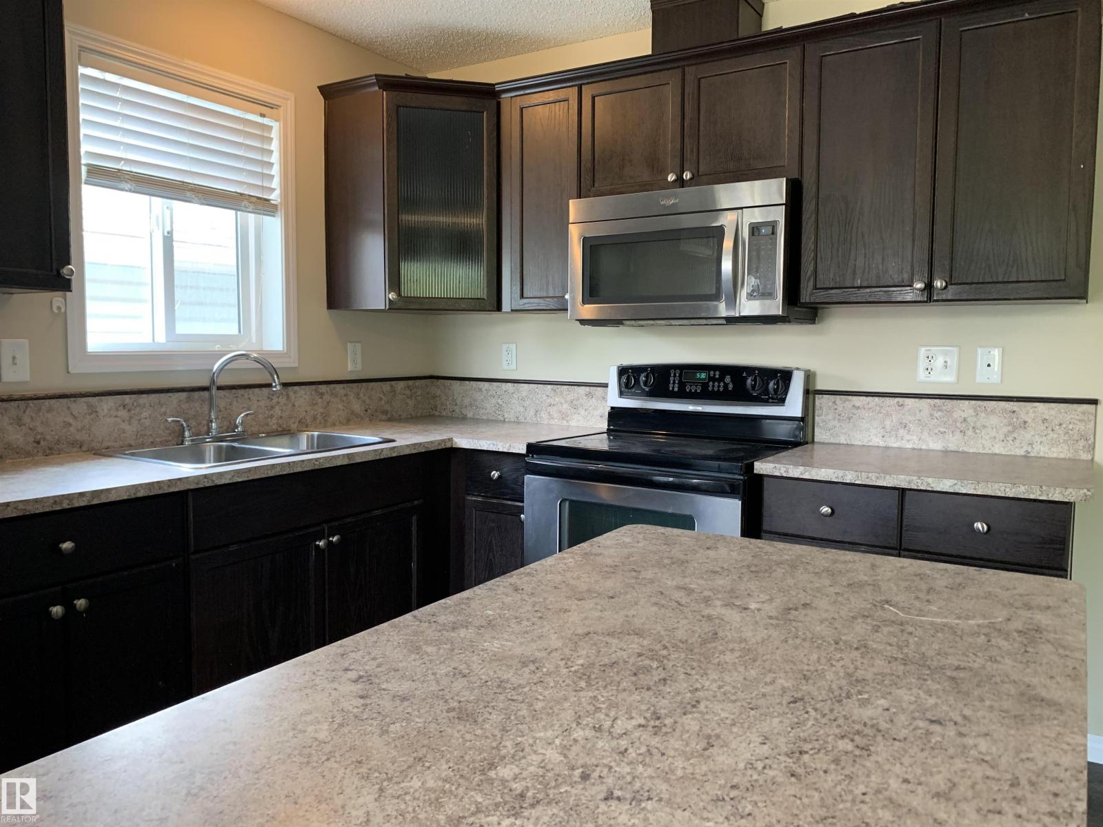 11824 93 ST NW - 4