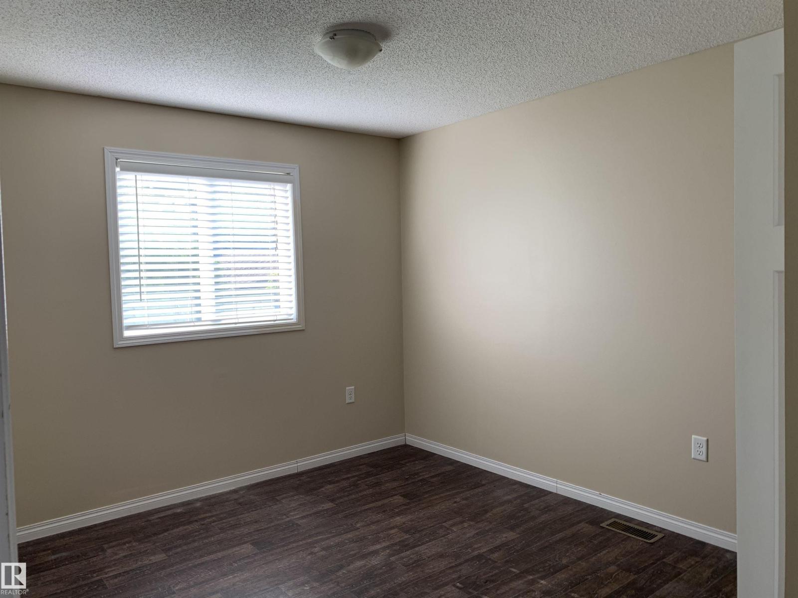 11824 93 ST NW - 17