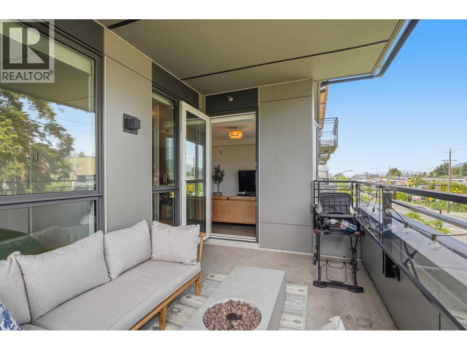 311 707 E 3RD STREET, North Vancouver