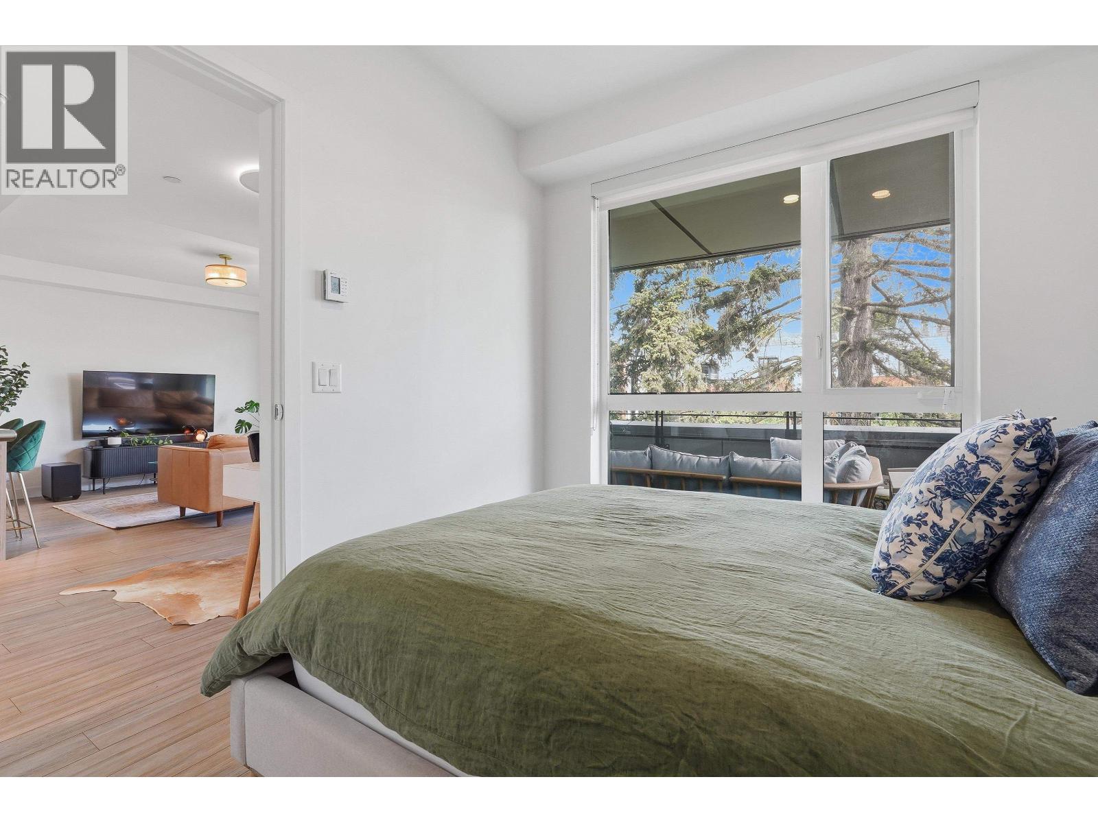 311 707 E 3RD STREET, North Vancouver