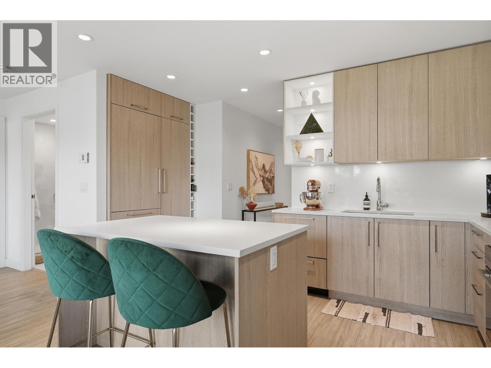 311 707 E 3RD STREET, North Vancouver