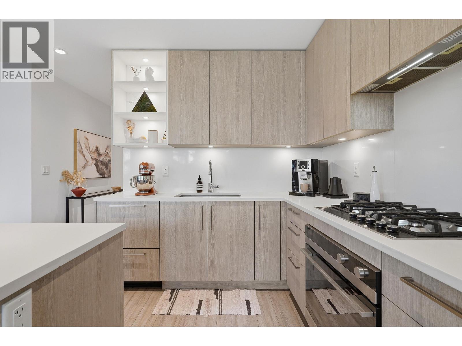 311 707 E 3RD STREET, North Vancouver