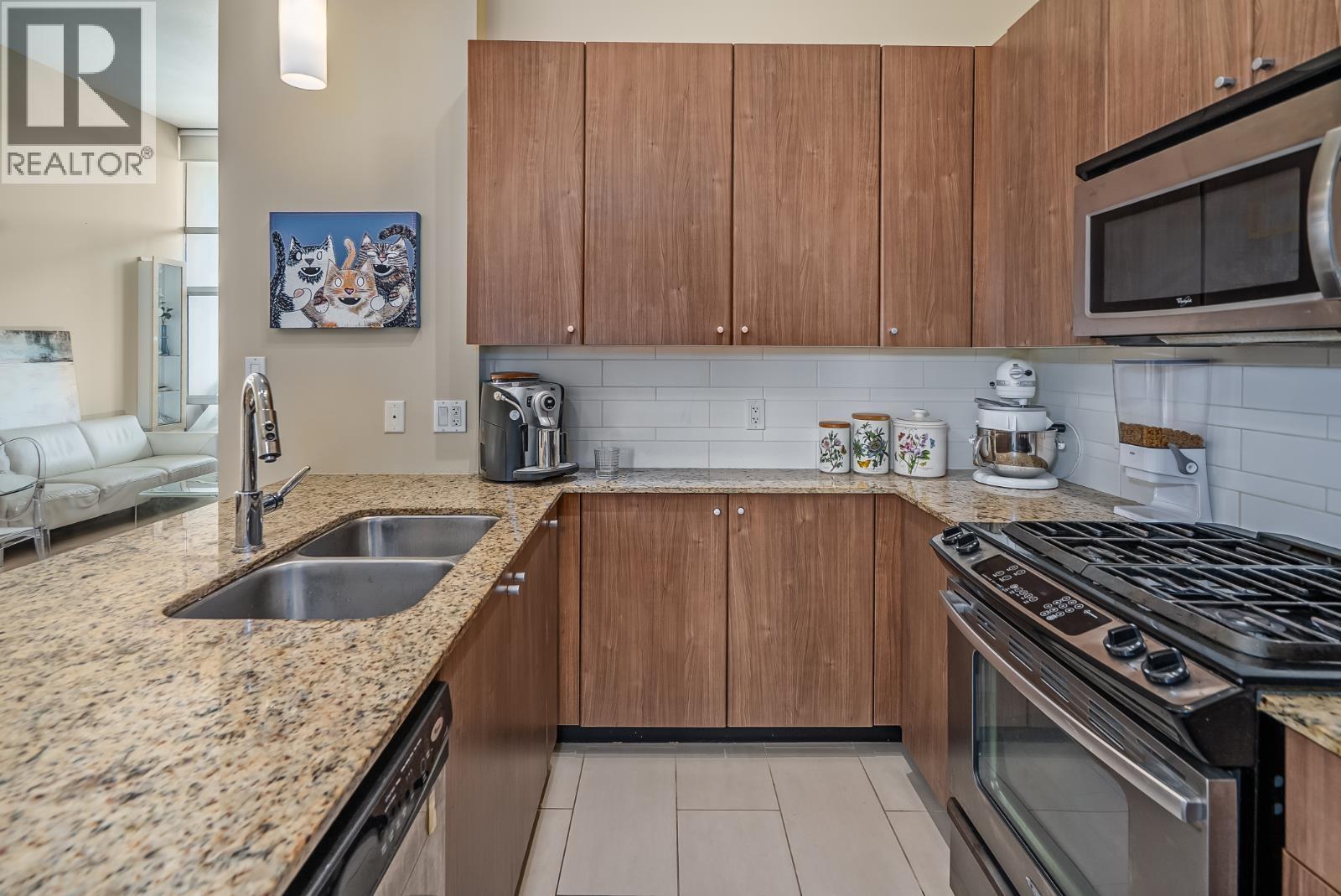 301 280 ROSS DRIVE, New Westminster