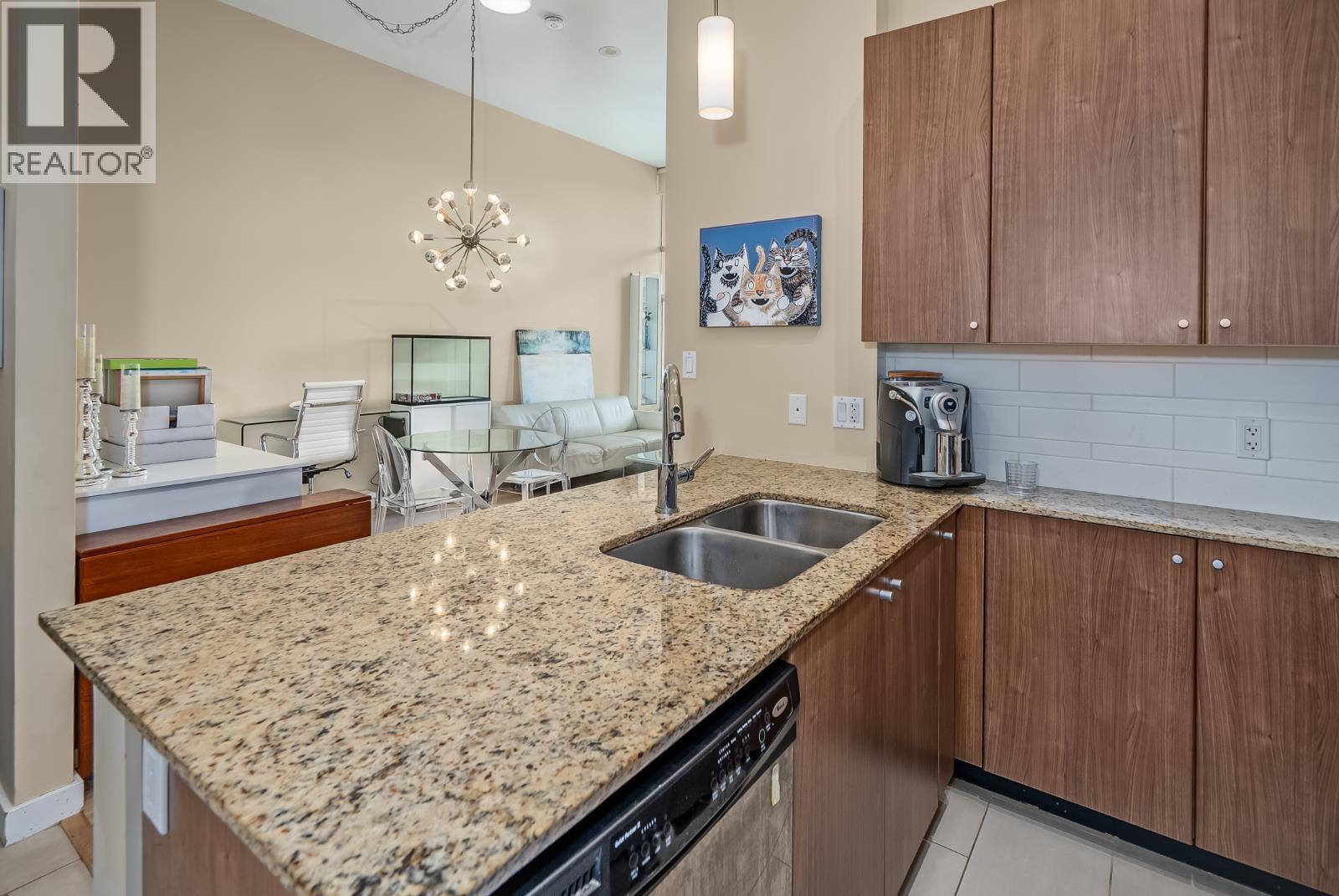 301 280 ROSS DRIVE, New Westminster