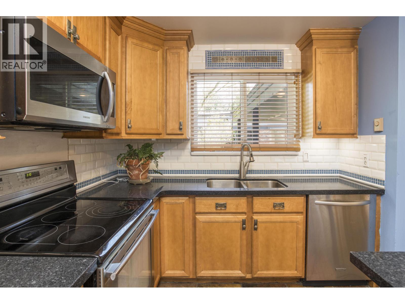 1 12101 SCHMIDT Crescent - main photo