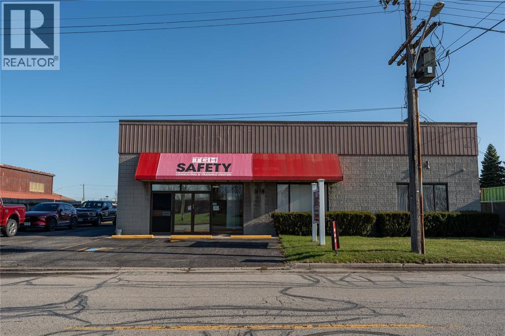 800 CAMPBELL STREET, Sarnia — photo 2