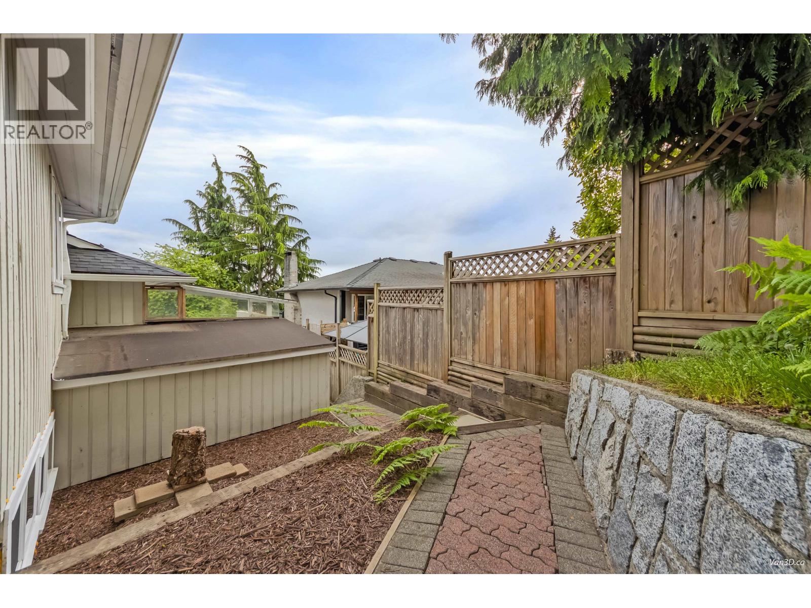 106 WARRICK STREET, Coquitlam