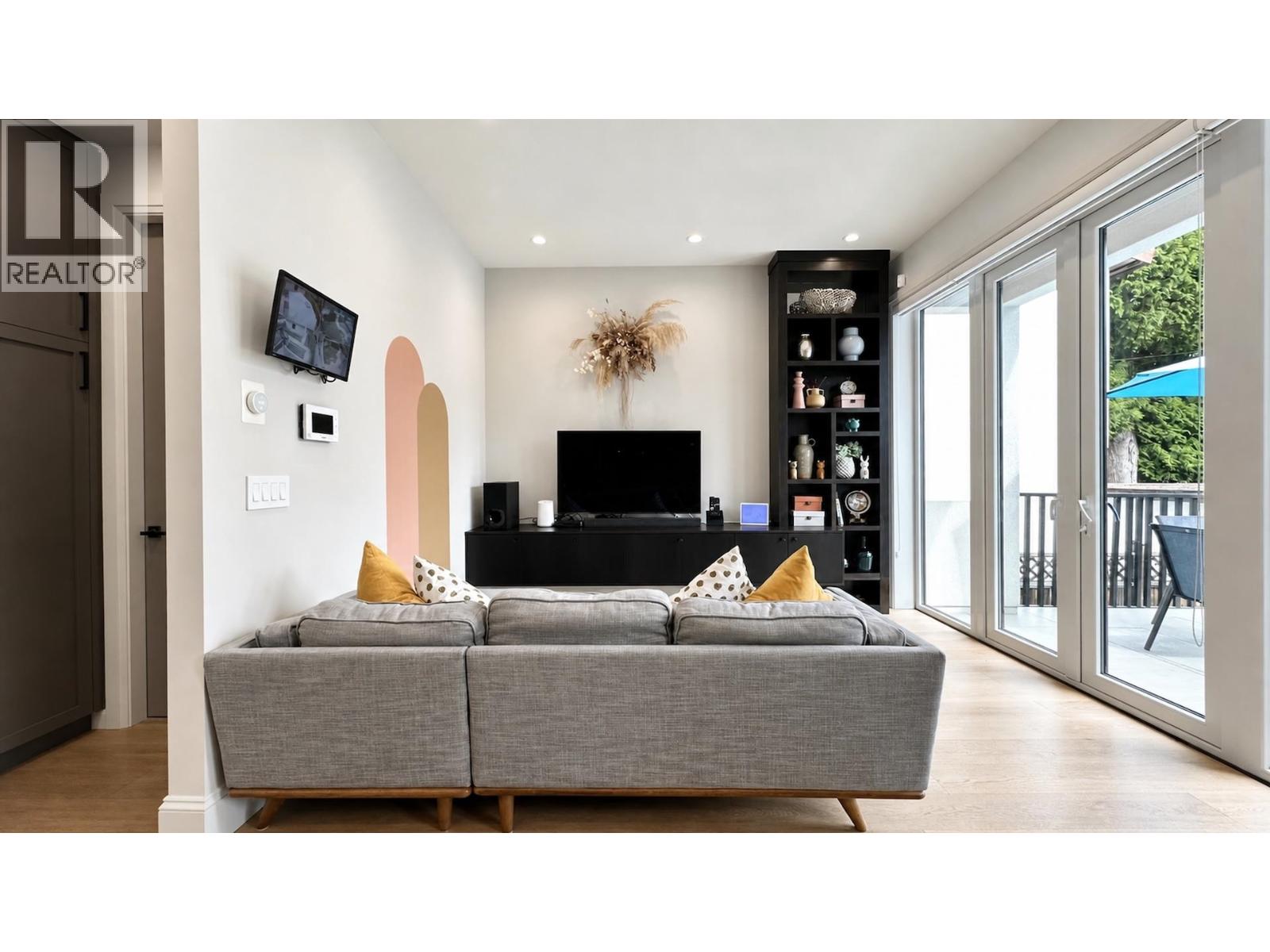 4618 W 8TH AVENUE, Vancouver