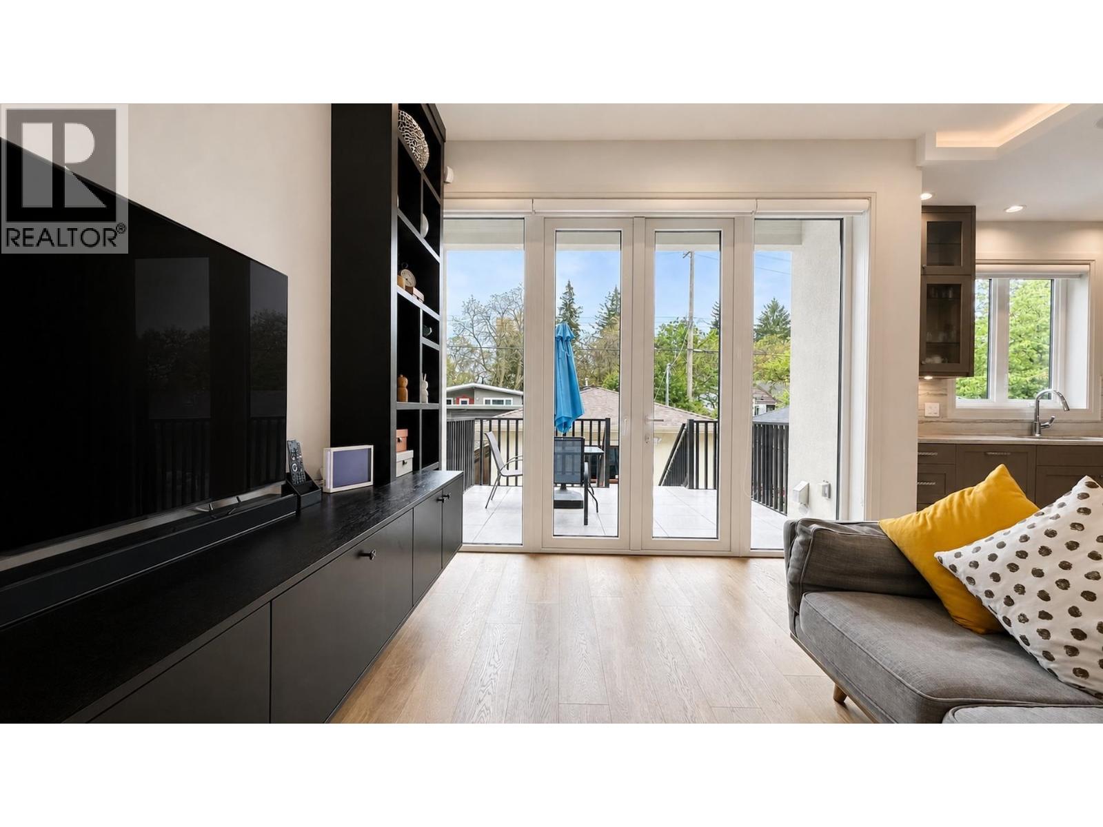 4618 W 8TH AVENUE, Vancouver