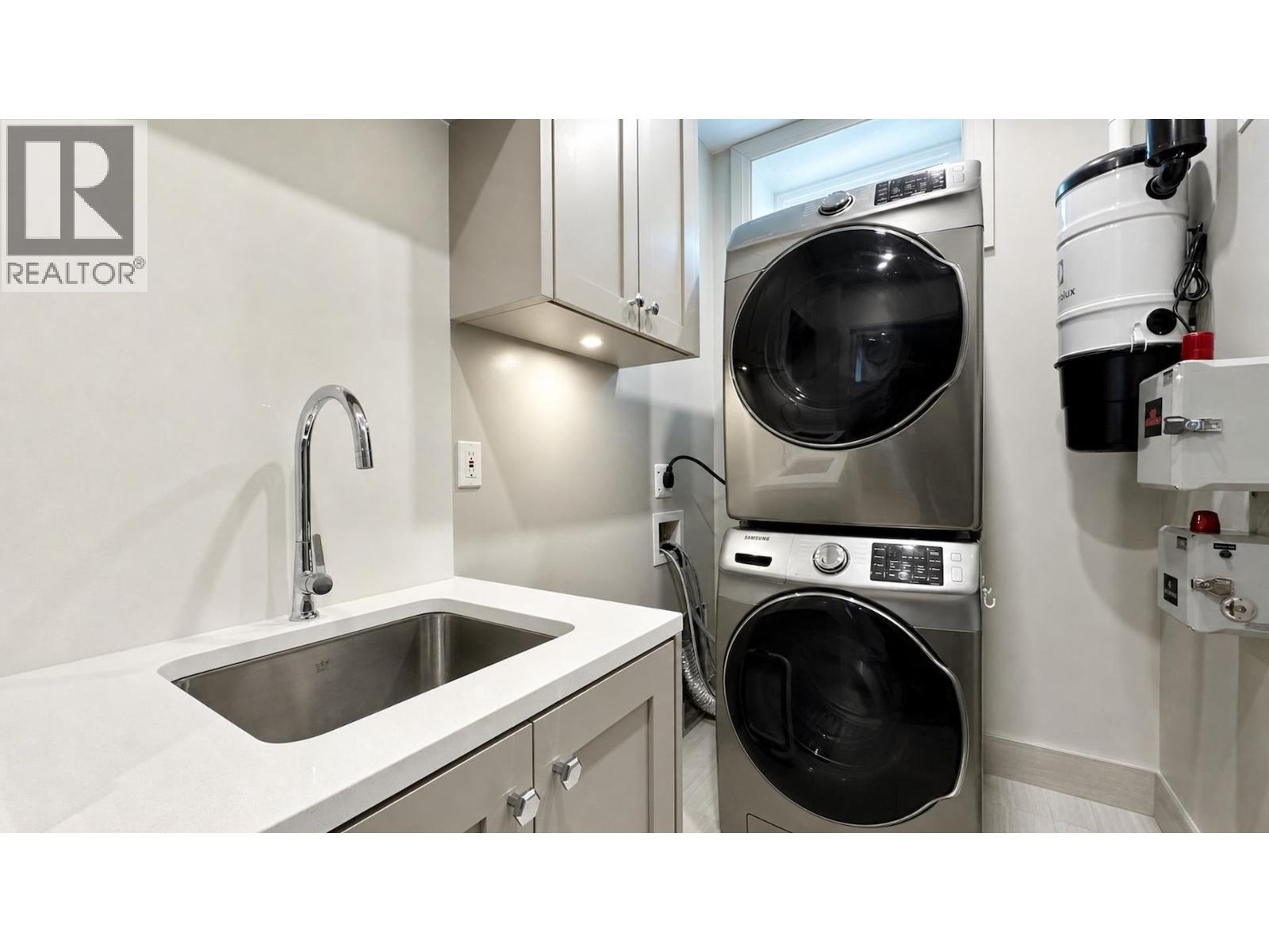 4618 W 8TH AVENUE, Vancouver