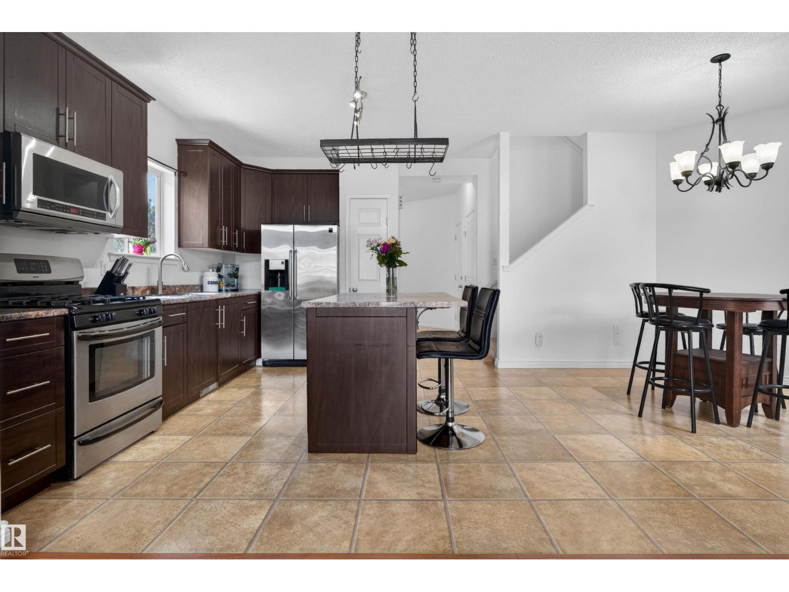 9014 166 AV NW - 9