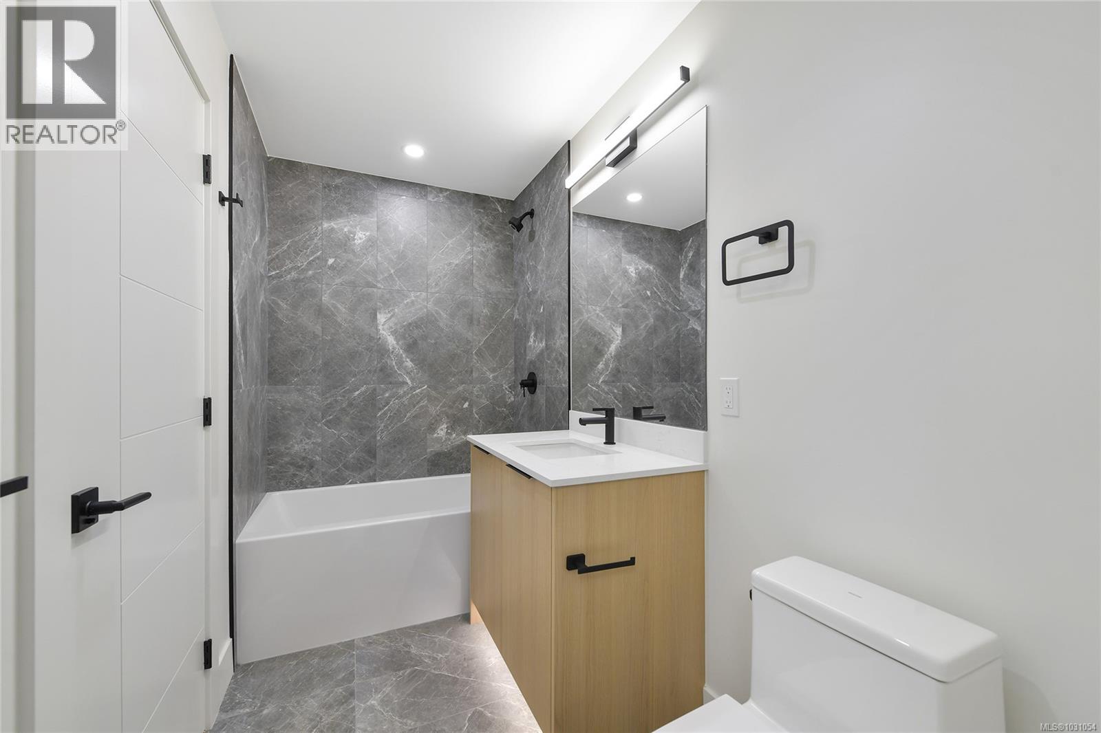 #314 2341 Bear Mountain Pkwy - 42