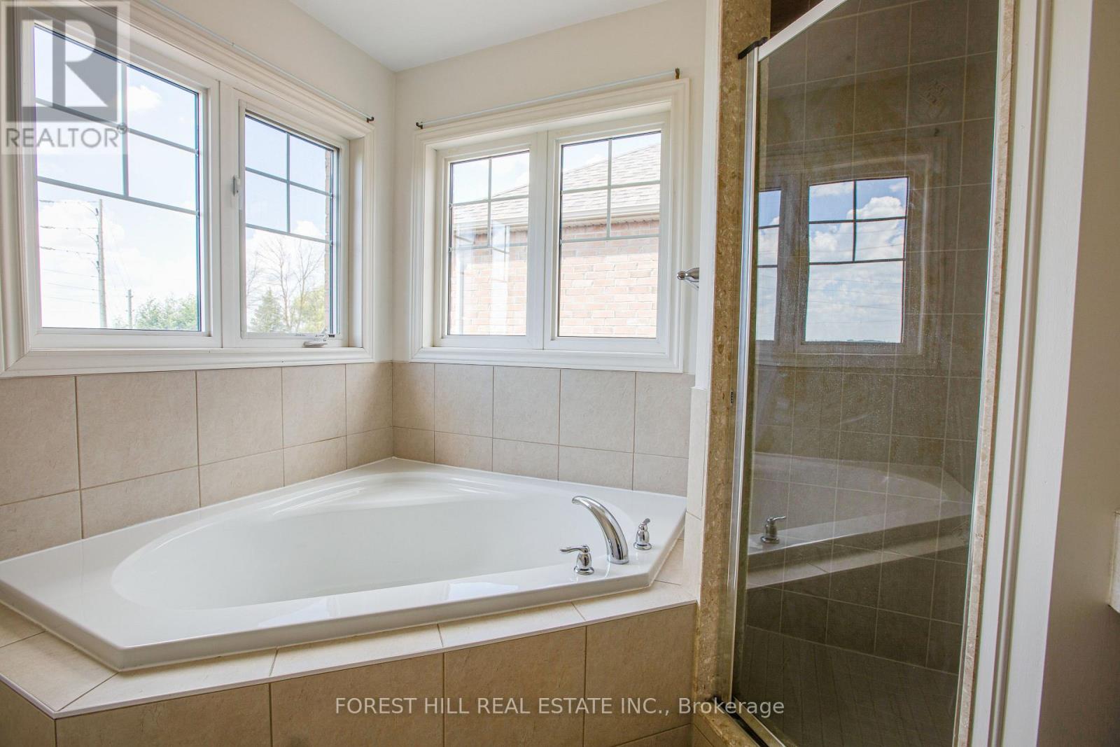 187 ARMSTRONG CRESCENT - 22